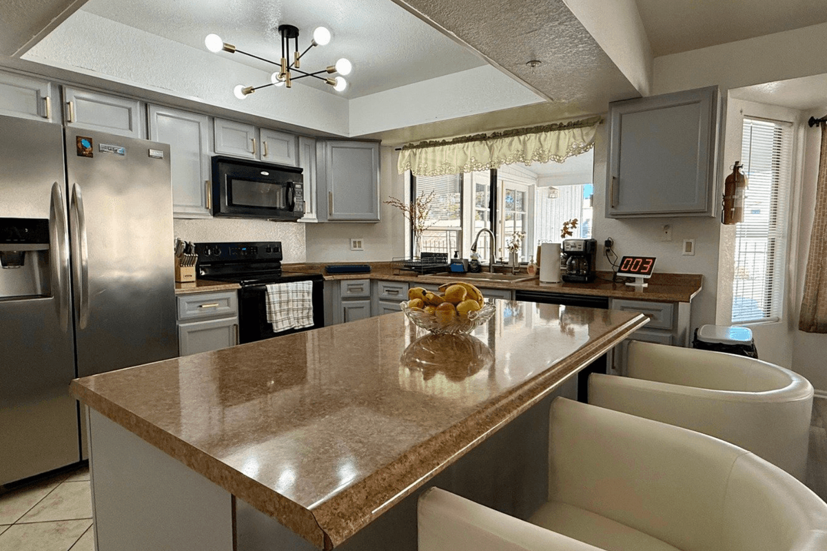 Hummingbird Nest kitchen